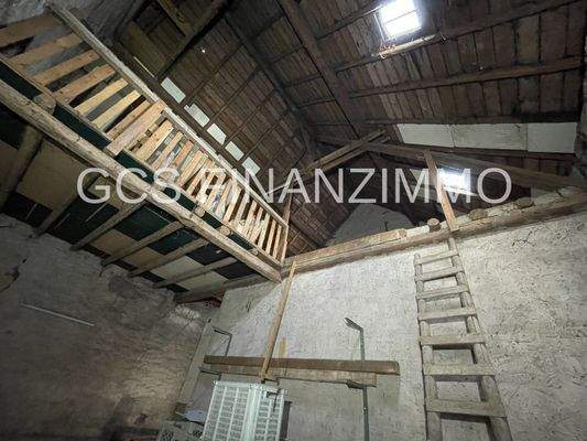 Scheune bis unters Dach