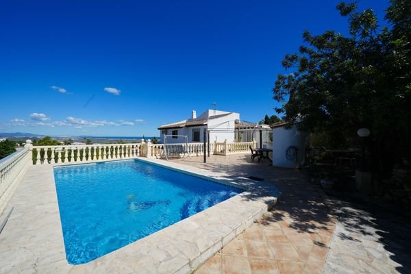 Grosse Poolterrasse