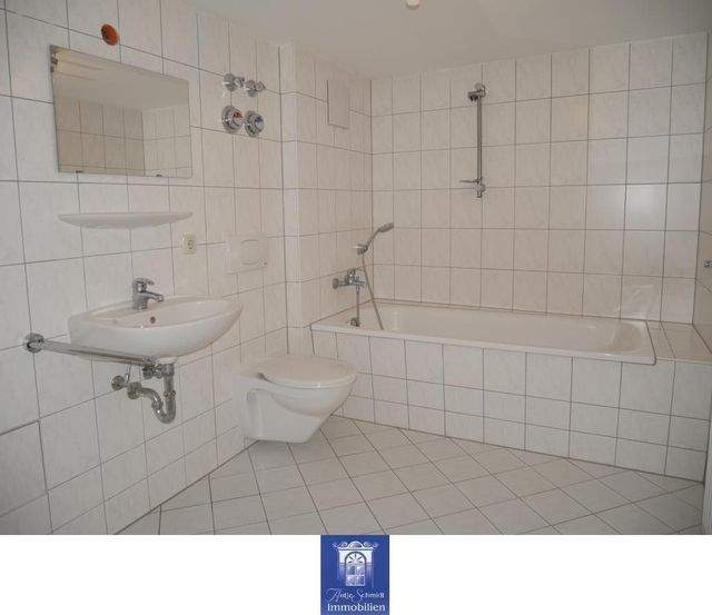 Individuelle und zentral gelegene Dachgeschoss-Wohnung mit offener Küche! - Foto 2