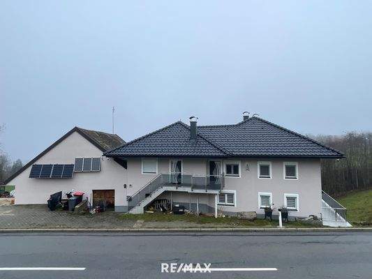 1b_Haus mit Nebengebäude