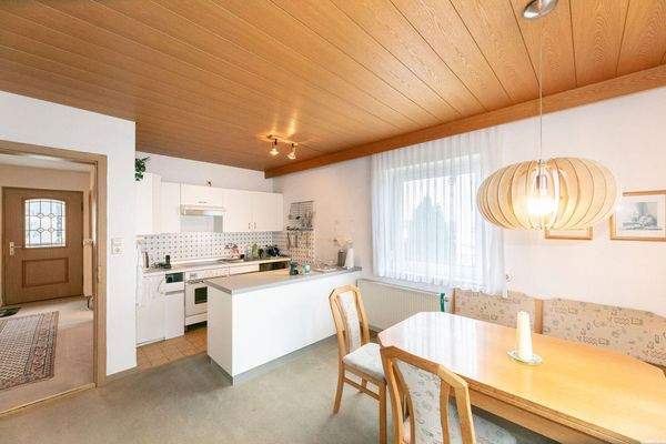 Küche mit Essplatz EG