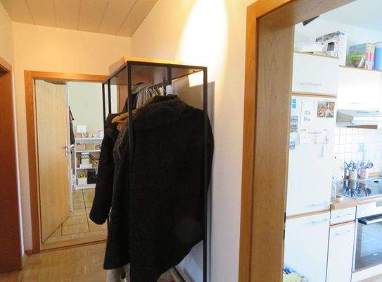 12-Obergeschoss-Flur+Blick Küche.JPG