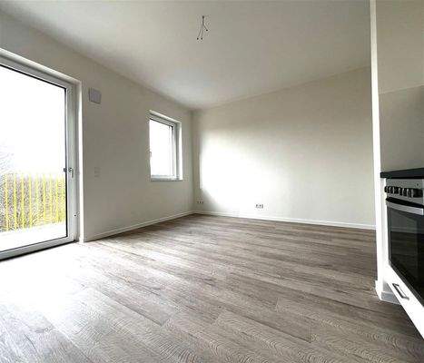 Blick von offener Küche in Wohn-/Schlafraum