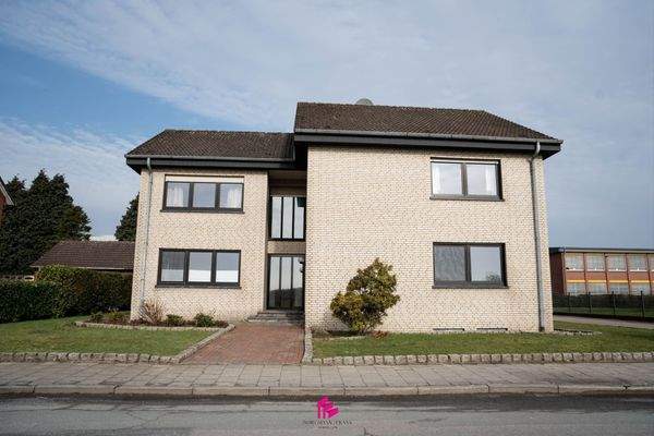 Zweifamilienhaus mit Garten