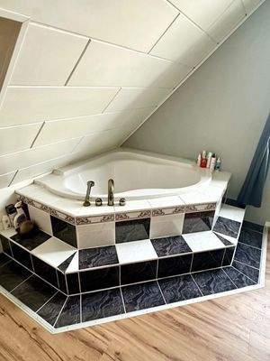 Badewanne im Dachzimmer