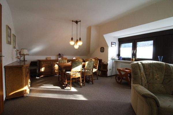 Großes Wohnzimmer im OG