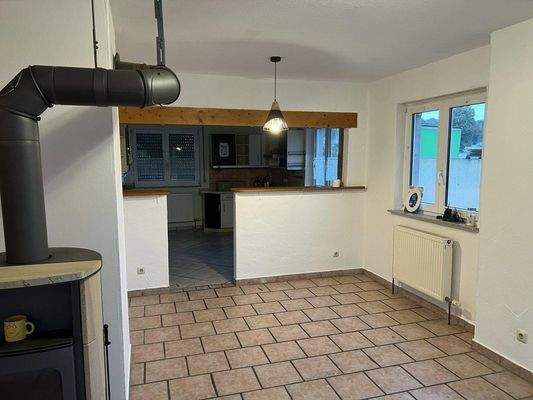 WoZi 2 mit Blick z. Küche (EG)