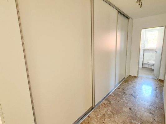 praktischer Einbauschrank