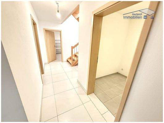 Geräumiger Flur im KG
