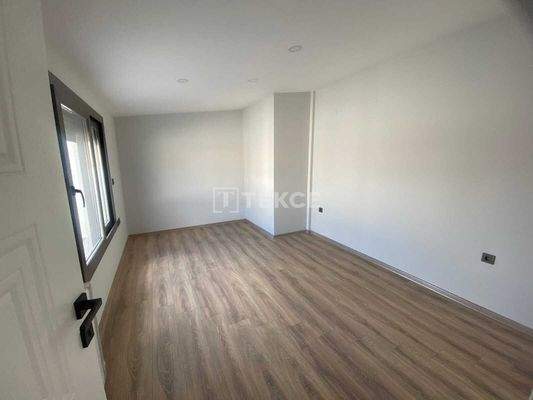 Spacious Apartments in Elevator Building in İzmir Karşıyaka