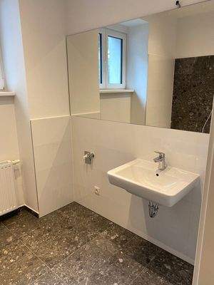 Badezimmer - Kleines neu renoviertes 2 Zimmer Wohnatelier/Loft Kauf 15. Bezirk Wien