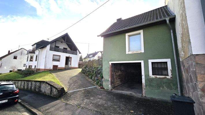 Nebenhaus mit Garage