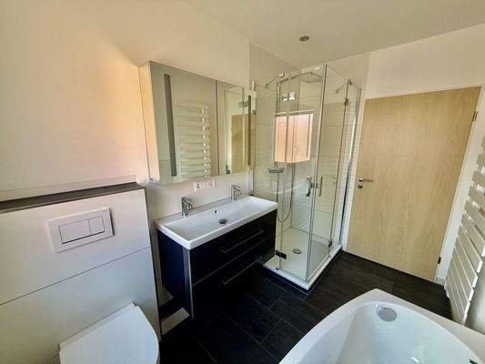 Badezimmer Ansicht 1