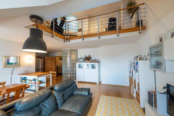 Galerie über Wohnzimmer