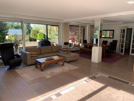 Helles Wohn-Esszimmer