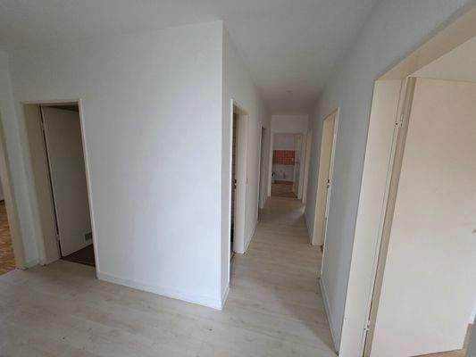 Eingangsbereich mit Blick zum Wohnungsflur