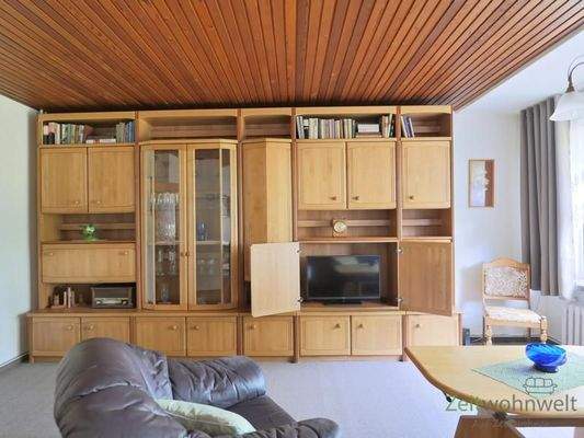 TV versteckt in der Schrankwand