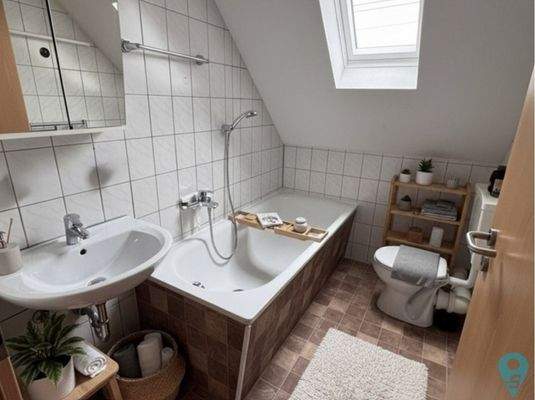 KI-optimiert - Innenansicht|Badezimmer DG