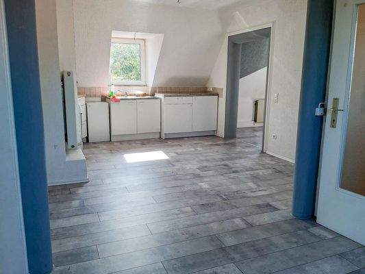 DG Wohnung Wohn- und Esszimmer mit offener Küche