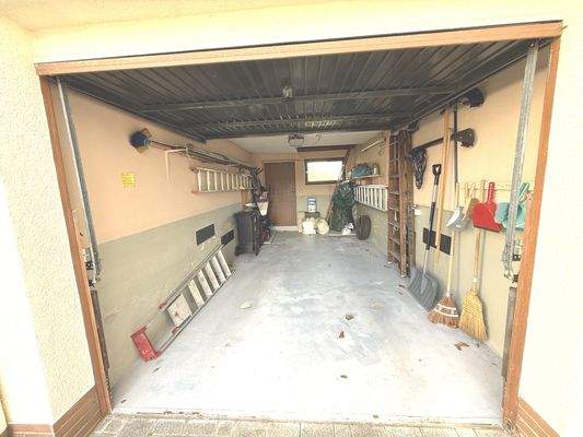 Garage mit Gartenzugang