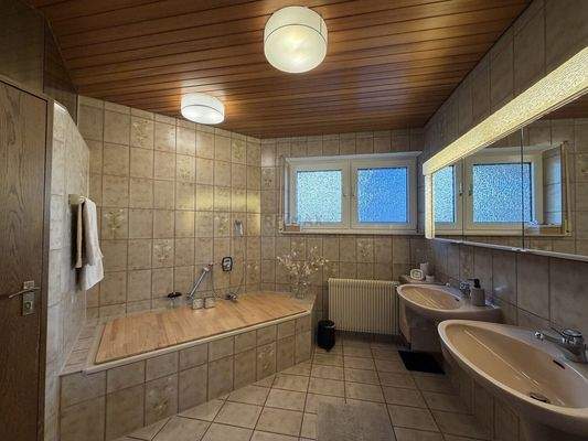 Lorcher Straße 15_OG_4 Zi._Badezimmer