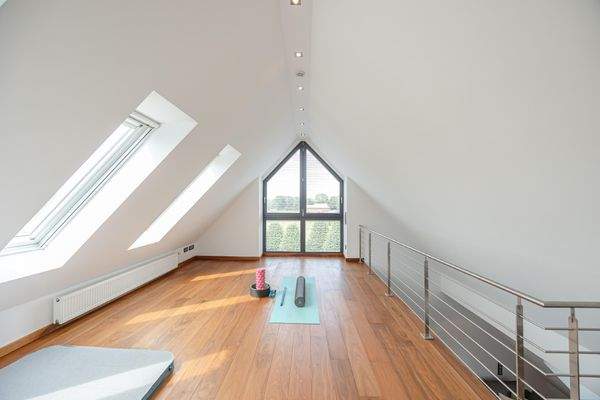 Arbeitszimmer (obere Ebene)