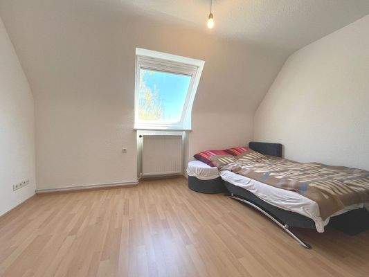 Das Zimmer im Dachgeschoss bietet mehr als einen Platz für ein Bett