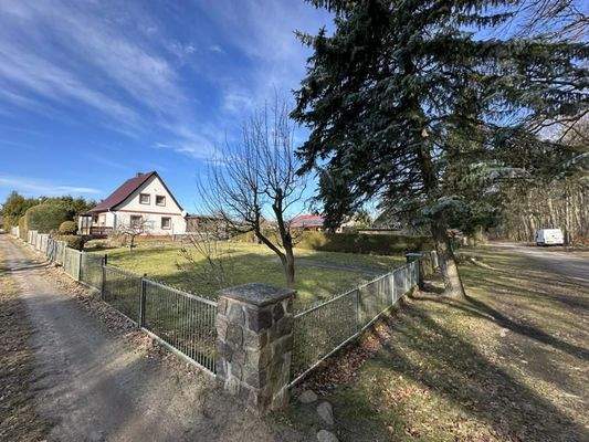 Grundstück mit Anliegerstraße