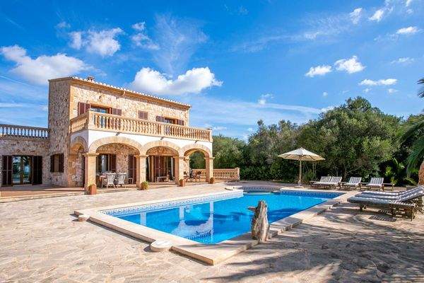 Perfekter Poolbereich zum Entspannen