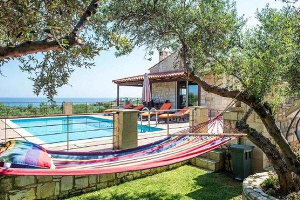 Kreta, Agia Marina: Luxuriöse Steinvilla mit Meer- und Sonnenuntergangsblick zu verkaufen