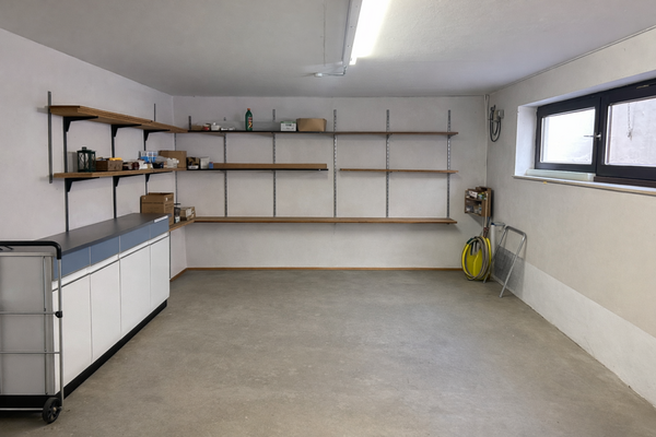 Grosser Hobbyraum im Keller