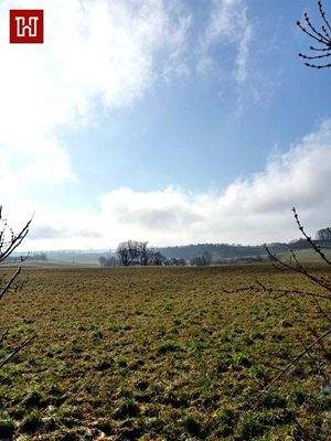 .. in Ortsrandlage mit Fernblick !