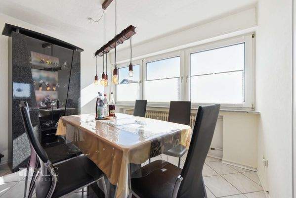 Freundliches Esszimmer OG