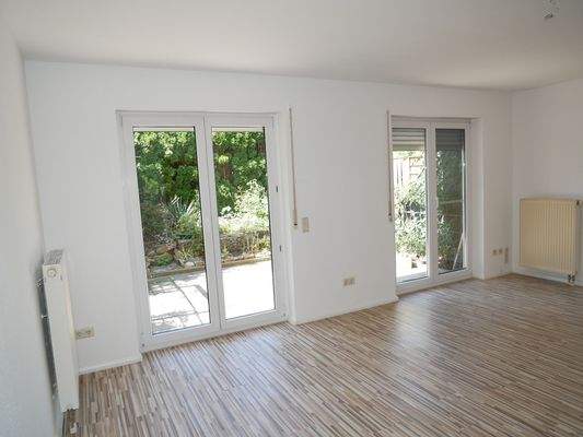 geräumiges, lichtdurchflutetes Wohnzimmer im Erdgeschoss (Beispielbild)