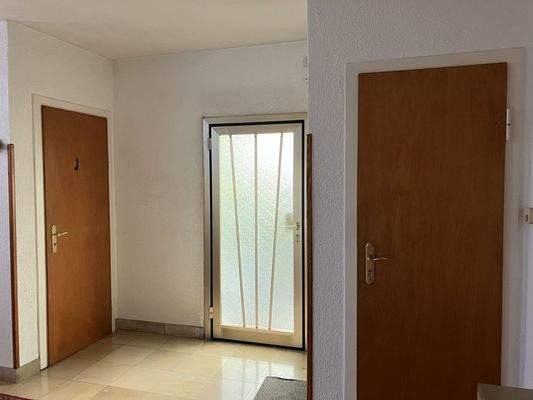 EG: Diele - Blick zur Haustür