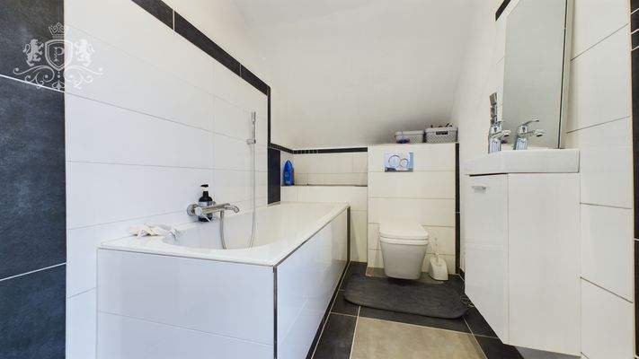 CAM01984G0-PR0440-STILL018