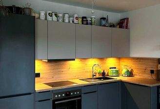 moderne Einbauküche.JPG