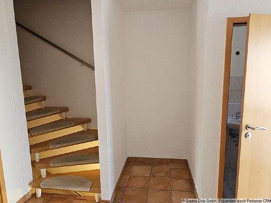 Erdgeschoss und Aufgang in das 1. OG
