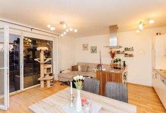 Wohnzimmer/Balkon - W 8