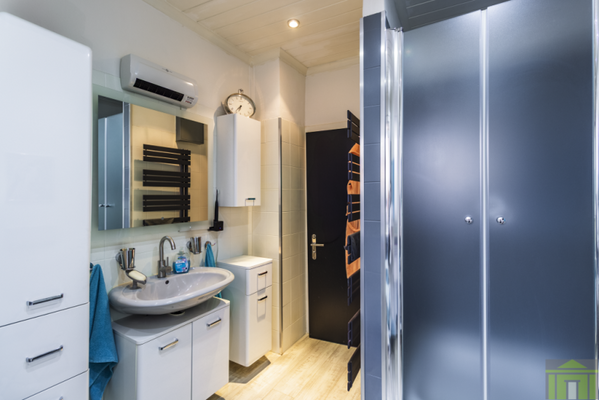 Bad mit Dusche & Badewanne