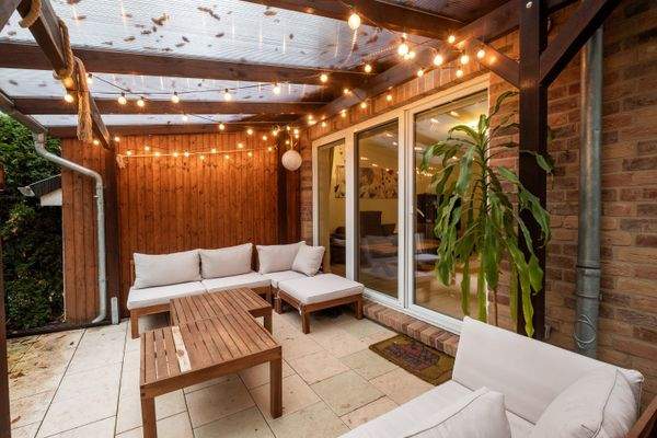 Überdachte gemütliche Terrasse