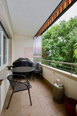 Loggia mit Blick ins Grüne und West-Ausrichtung