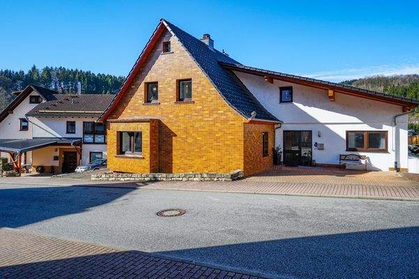 Hof und Haupteingang