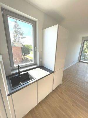 Moderne Küche mit Ausblick