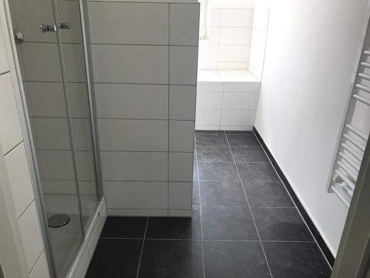 Bad mit Dusche + Wanne