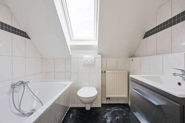 Badezimmer Ansicht 1