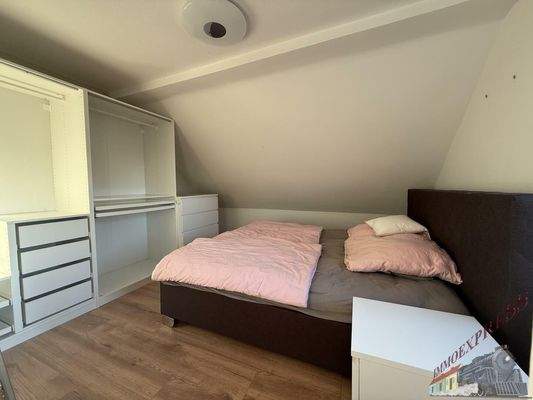 Schlafzimmer Linke Seite OG