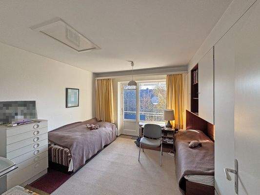 Kinderzimmer DG mit Zugang zum Balkon