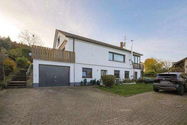 Frontansicht mit Garage