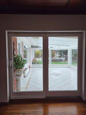 Blick vom Großen Wohnzimmer in den Wintergarten